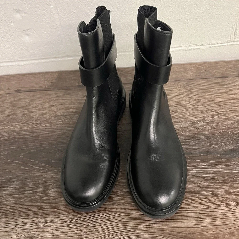 Tory Burch Double T Chelsea Boots Womens 8 Black Leather Ankle Pull On 8913